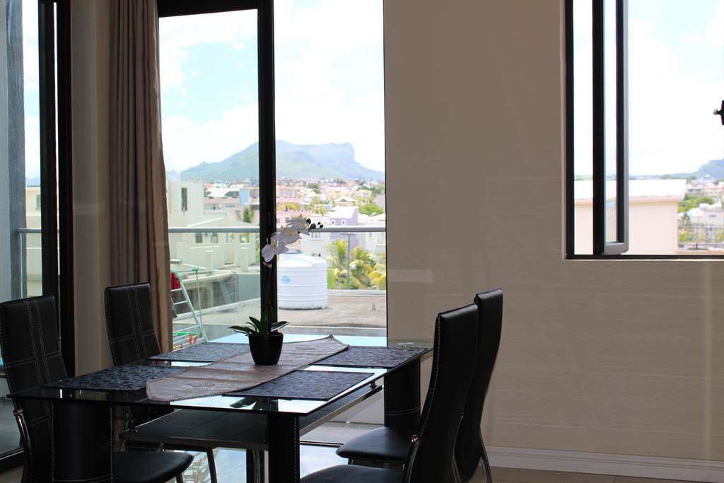 Flic En Flac Beach Penthouse ภายนอก รูปภาพ