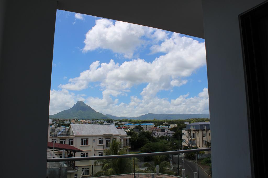 Flic En Flac Beach Penthouse ภายนอก รูปภาพ